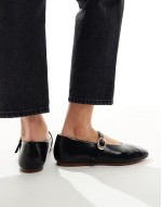 ballet shoe with cross strap in black