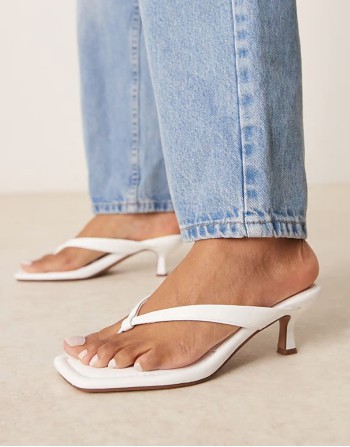 Hawaii toe thong kitten heeled sandals in white
