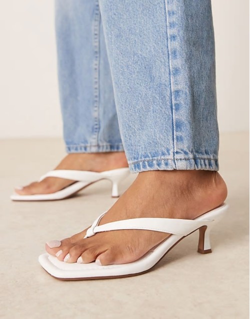Hawaii toe thong kitten heeled sandals in white